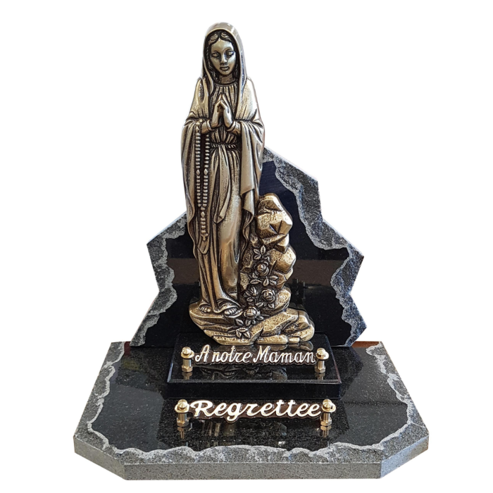 Statue Vierge Roses granit bords bruts 30x34cm