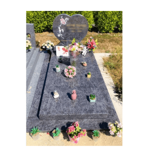Monument Anata avec stèle Coeur en Mass Blue, cimetière dans l'Ille et Vilaine (35)