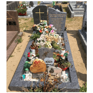 Monument Monukea Mesino en Mass Blue, cimetière en Loire Atlantique (44)